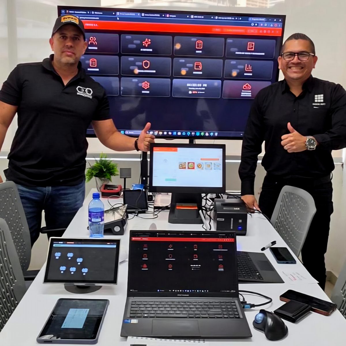 Parte del equipo de PROOQ junto a Innova Emisión en Ciudad de Panamá